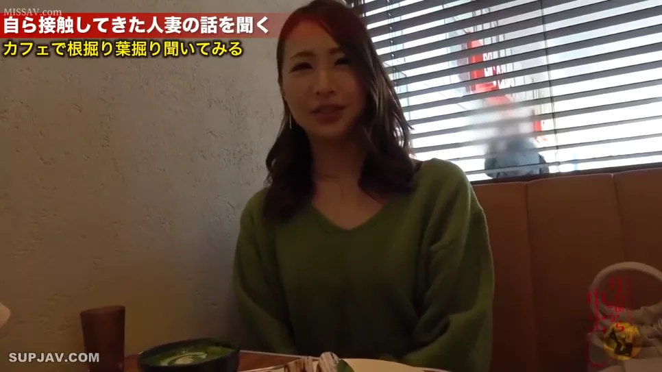 Người đẹp Akita không thể tin được đã đến đâm với sự thất vọng! Người vợ thích chơi ngoài trời dẫn đội bắn súng đến cầu thang khẩn cấp mà không có người và ngay lập tức tận hưởng con cặc lớn! [Đánh lén